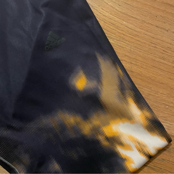 Adidas moisture-wicking long tight black fire print MEDIUM - Picture 4 of 6